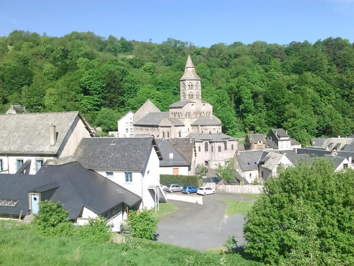Coquelicot, Entre Volcans D Auvergne Et Sancy, Orcival. Экстерьер фото